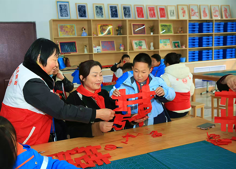 陕西渭南“在艺起”文化志愿服务队：十年“三心守护”点亮“微光反哺”