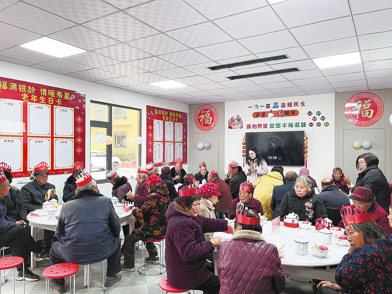 商南县：集体生日会 温暖老人心