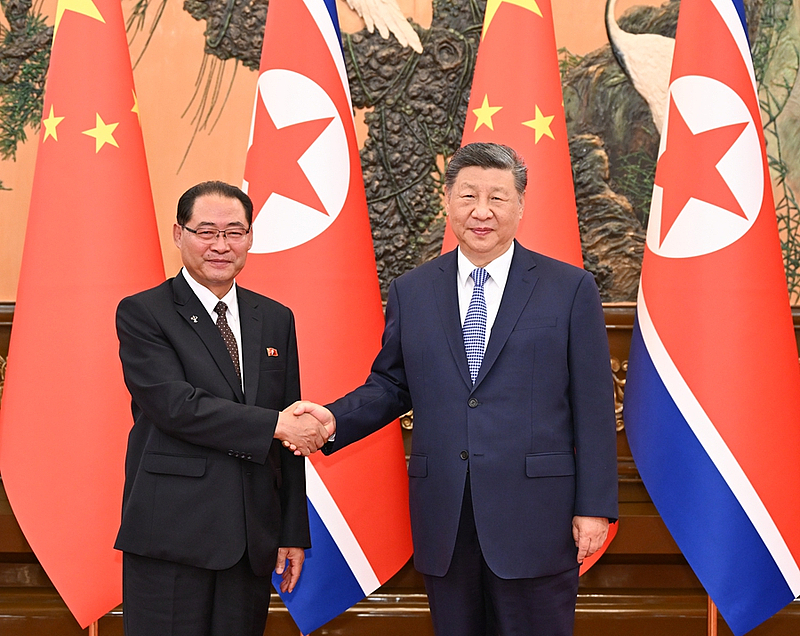 习近平会见朝鲜内阁总理朴泰成