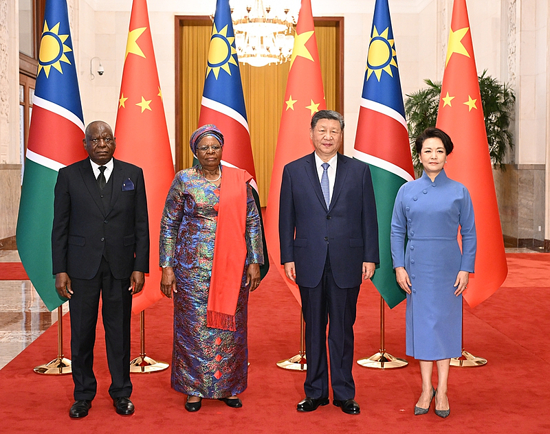 习近平同纳米比亚总统恩代特瓦会谈